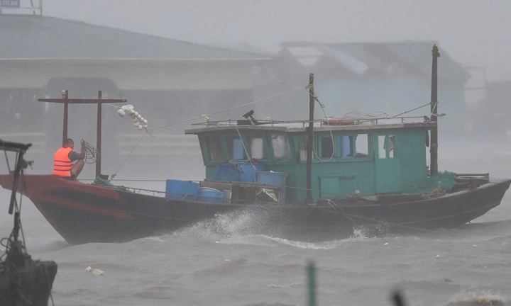 Tàu bị cuốn trôi theo gió bão Yagi, 1 người chết, 6 thuyền viên mất tích