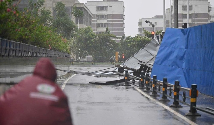 Khung cảnh hoang tàn sau khi bão Yagi càn quét ven biển Trung Quốc