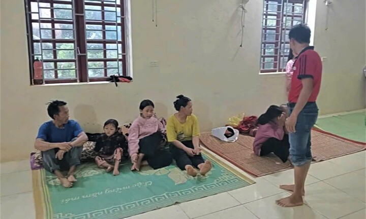 Quốc lộ 15 tiếp tục sạt lở, Thanh Hóa di dời hàng trăm hộ dân