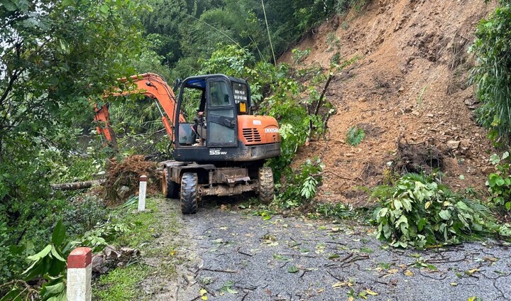 Ô tô bị vùi lấp ở Cao Bằng: Khó khăn khi tiếp cận hiện trường