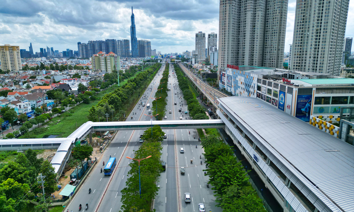 Cận cảnh 9 cầu bộ hành nối ga Metro số 1 ở TP.HCM