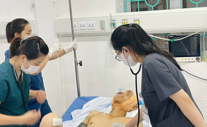 Người đàn ông sống sót sau vụ lở đất cuốn phăng xe khách ở Cao Bằng