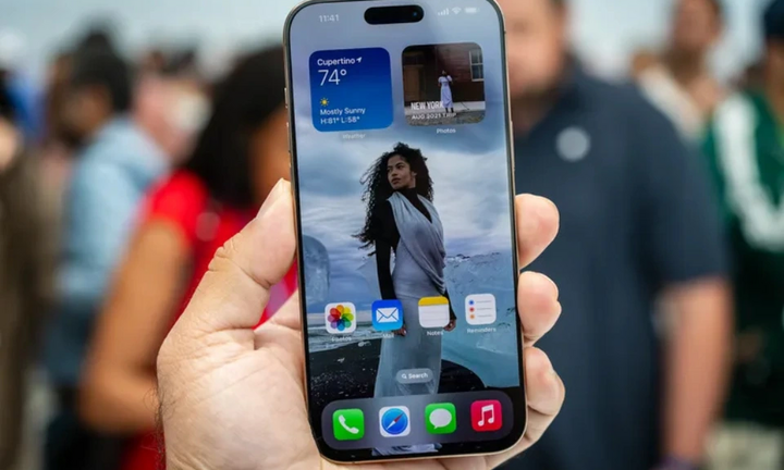 Trên tay iPhone 16 Pro Max