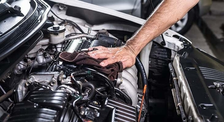 Bao lâu thì nên vệ sinh khoang máy ô tô?