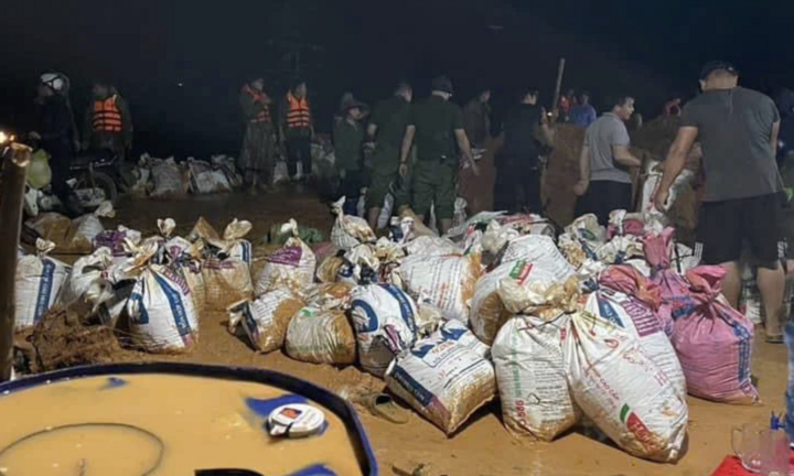 Vỡ đê sông Lô tại Tuyên Quang