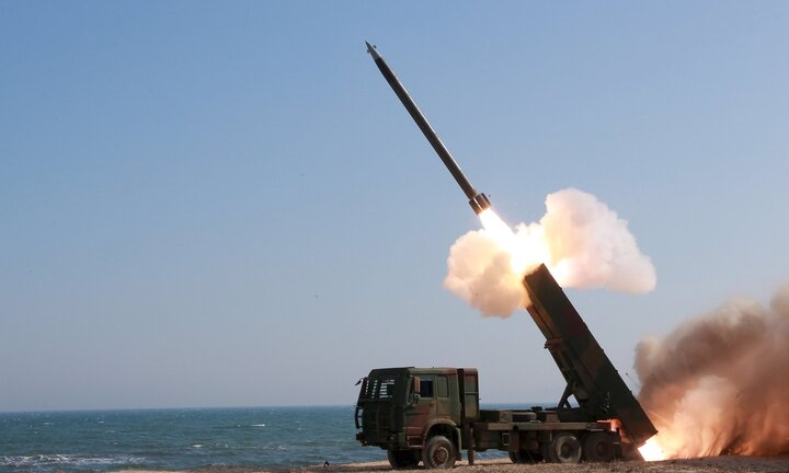 Triều Tiên bắn loạt tên lửa tầm ngắn