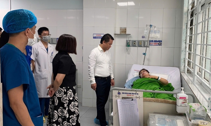 Người phụ nữ bị vùi lấp do sạt lở ở Yên Bái đã tỉnh, không còn phải thở máy