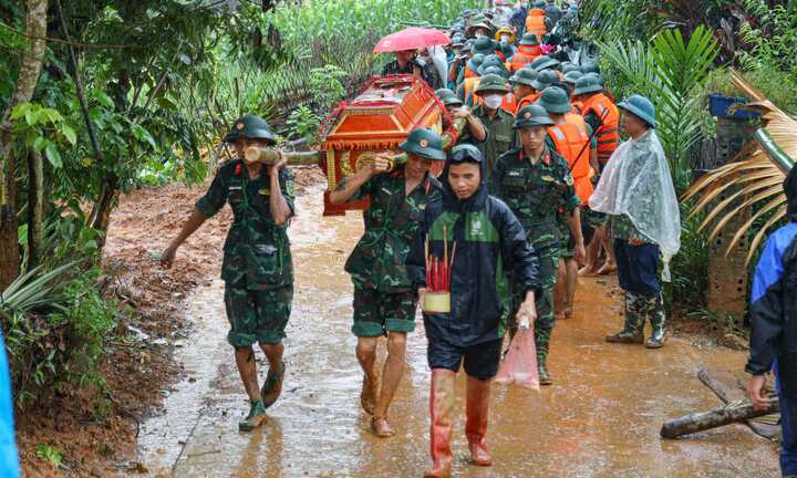 Bão số 3, mưa lũ, sạt lở đất làm 326 người chết và mất tích