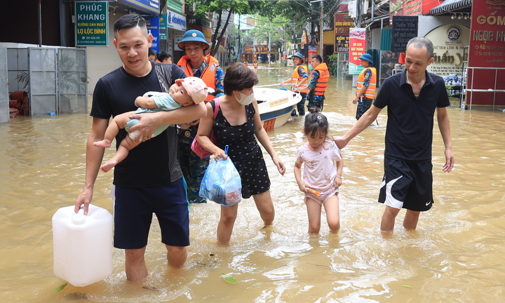 Sử dụng công nghệ hỗ trợ cứu hộ, cứu nạn miễn phí cho người dân vùng lũ