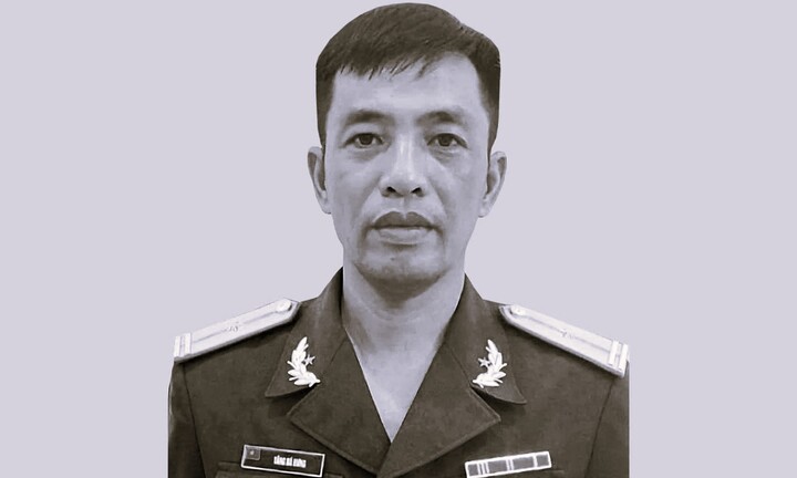 Truy tặng Huân chương bảo vệ Tổ quốc hạng Ba cho Trung tá QNCN Tăng Bá Hưng