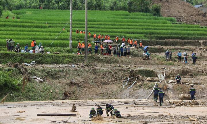 Lập tức làm nhà tạm để dân Làng Nủ có chỗ ở 