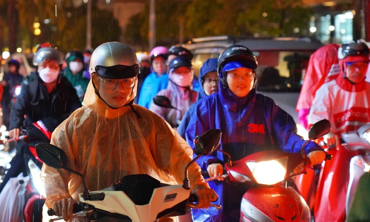 Cảnh báo mưa lớn ở Nam Bộ, lũ trên sông Đồng Nai - La Ngà