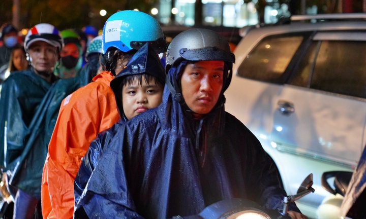 Dự báo thời tiết TP.HCM ngày 14/9: Tiếp tục có mưa dông, nền nhiệt 32 độ C