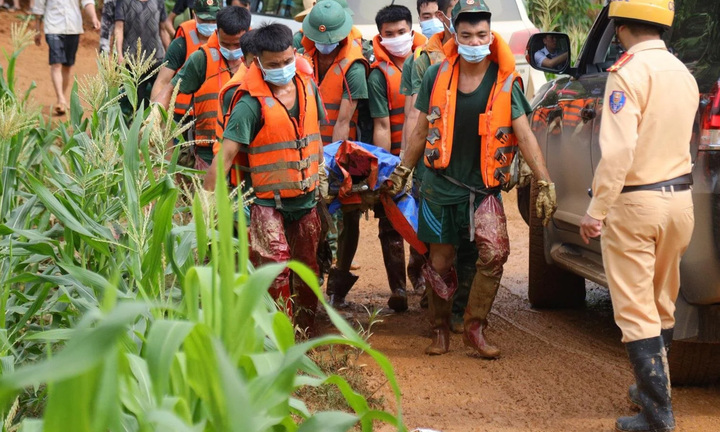 Tạm đình chỉ công tác 2 chủ tịch xã ở Lào Cai né tránh công tác phòng chống lũ