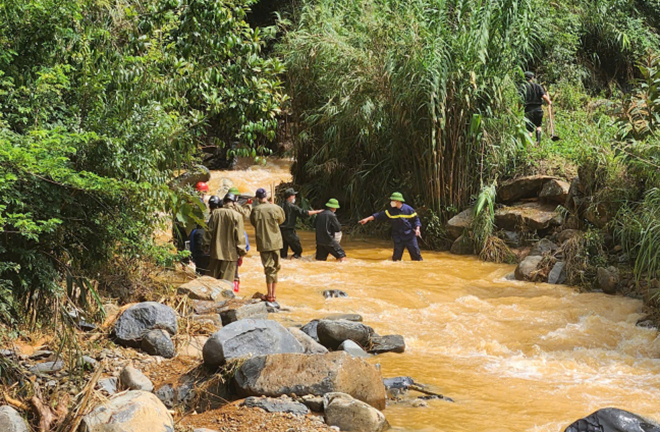 Ô tô, xe máy bị vùi lấp và cuốn trôi ở Cao Bằng: Tìm thấy 32 thi thể
