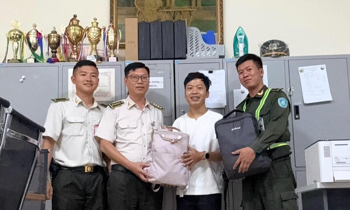 Hành khách bỏ quên ba lô chứa tài sản trị giá 150 triệu đồng ở sân bay