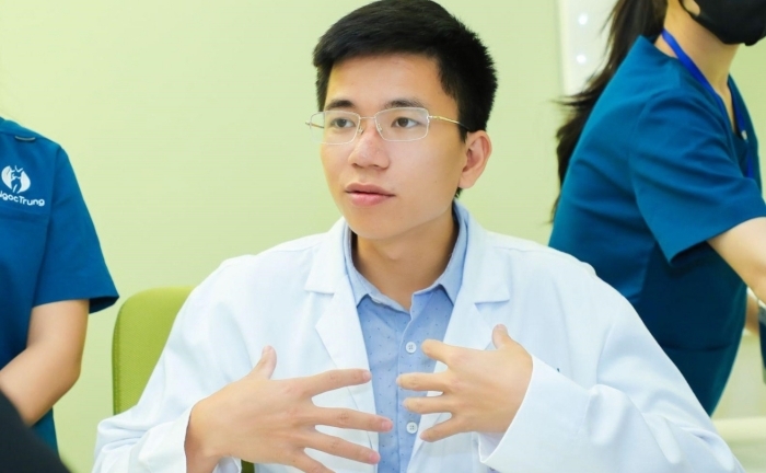 Bác sĩ bán ô tô 3 tỷ đồng lấy tiền ủng hộ người dân vùng lũ