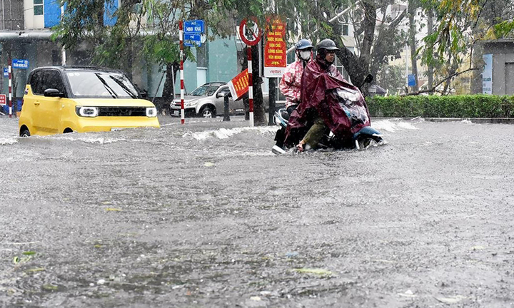 Hải Phòng chỉ đạo khẩn ứng phó áp thấp nhiệt đới có thể mạnh lên thành bão