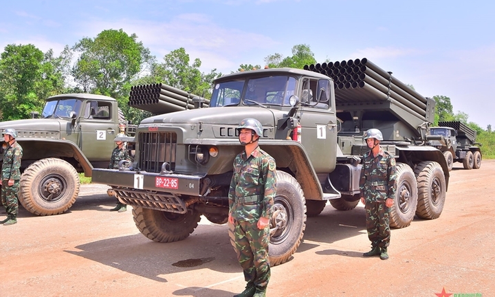 Dàn xe Pháo binh luyện tập chuẩn bị tham gia diễu binh, diễu hành