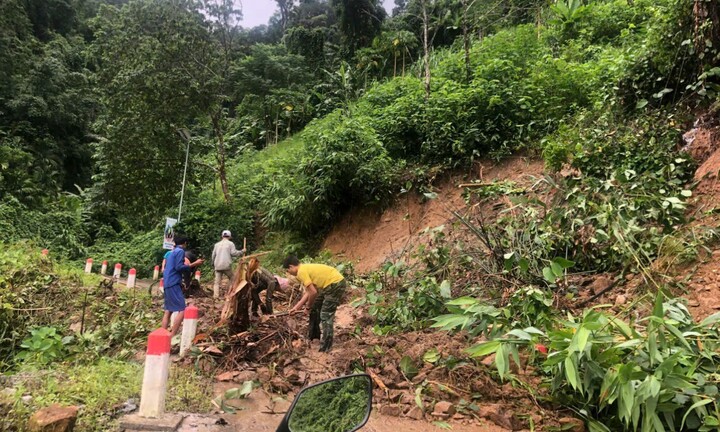 Lo sạt lở, hàng trăm người dân ở miền núi Quảng Nam sơ tán ngay trong đêm