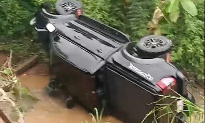 Tin tai nạn giao thông mới nhất ngày 19/9: Ô tô rơi xuống suối, 1 người chết