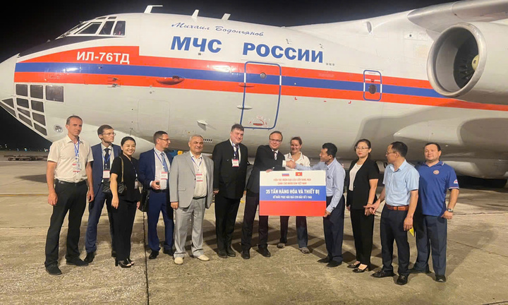 Chuyên cơ Nga chở 35 tấn hàng viện trợ đến Việt Nam 
