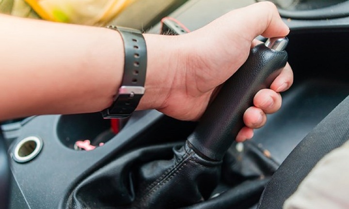 Xử lý xe bị bó phanh sau ngập nước