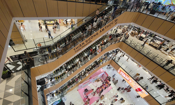 Trung tâm thương mại lớn nhất miền Trung sẵn sàng nhận xe của dân đến tránh lũ