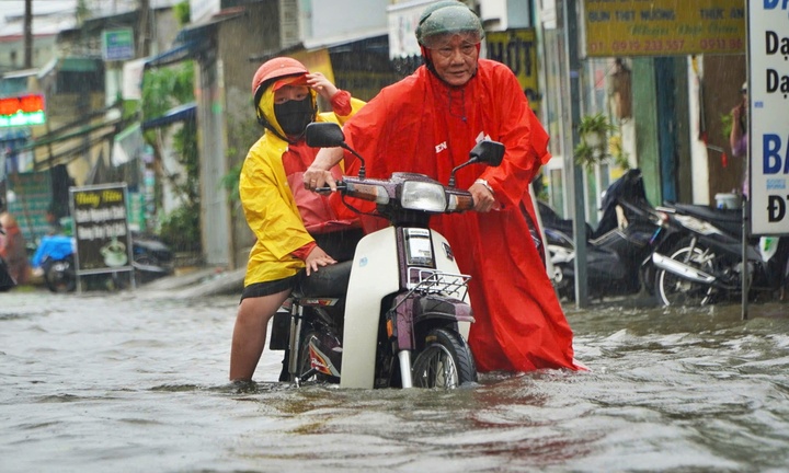 Đợt mưa lớn ở TP.HCM và Nam Bộ kéo dài đến khi nào?