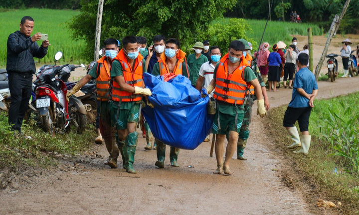 Sạt lở kinh hoàng ở Làng Nủ: Tìm thấy thi thể bé trai 1 tuổi