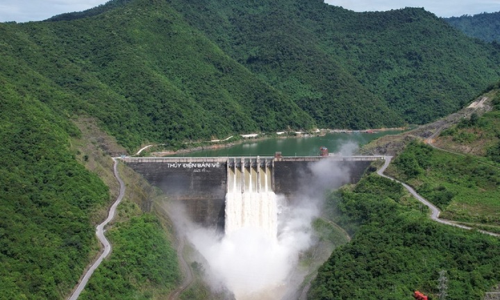 Loạt hồ thuỷ điện miền Trung – Tây Nguyên tiếp tục xả lũ