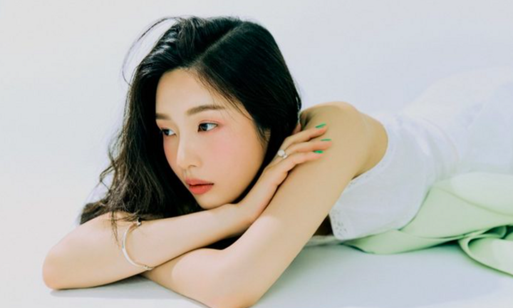 Sao Hàn 22/9: Rộ tin Joy rời SM, Park Bom đến Việt Nam