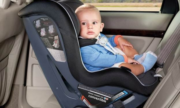 Làm thế nào để trẻ ngồi ngoan trên ghế riêng khi đi ô tô?