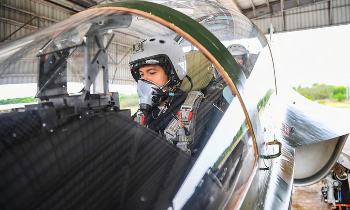  Phi công máy bay Yak-130 bản lĩnh tiêu diệt mục tiêu