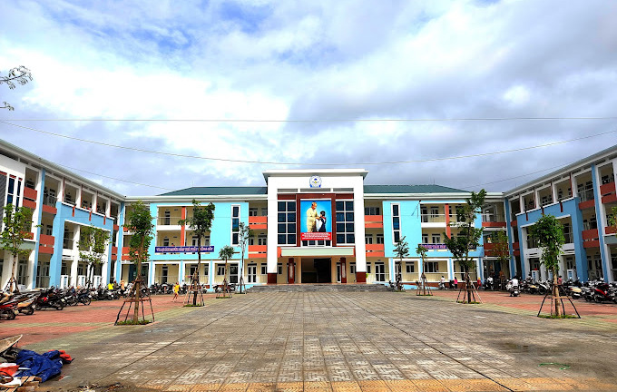 Phụ huynh bức xúc tố 'chưa tan làm đã phải đến trường trực nhật thay con'