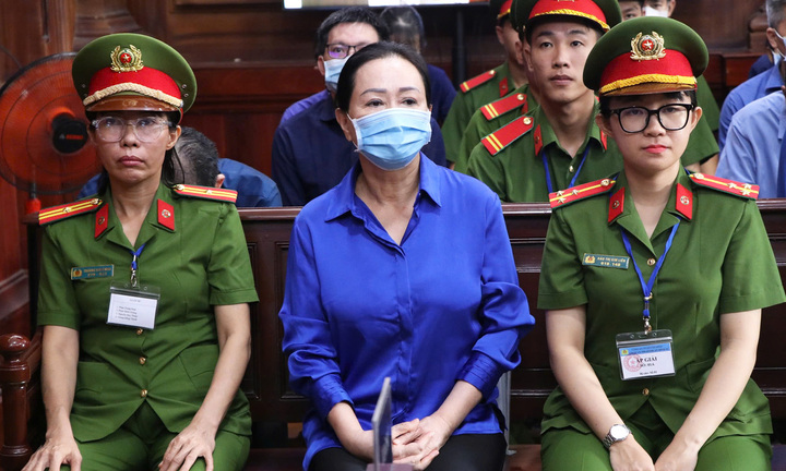 Bị cáo Trương Mỹ Lan xin lại bộ trang sức kim cương 'mẹ cho làm kỷ niệm'