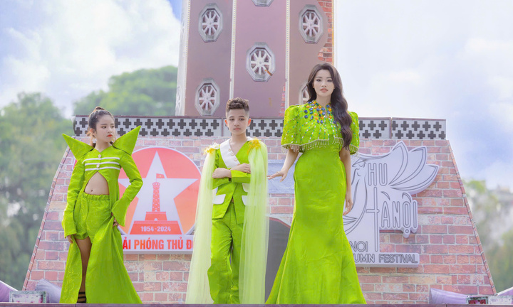 NTK Châu Loan ra mắt bộ sưu tập lấy cảm hứng từ tình yêu với mùa thu Hà Nội