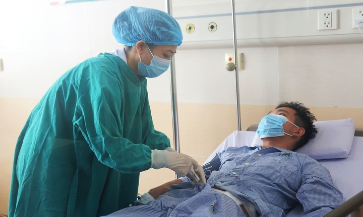 Mẹ hiến thận cứu con