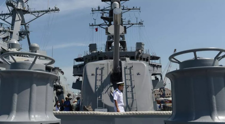 Tàu chiến Nhật Bản lần đầu đi qua eo biển Đài Loan 