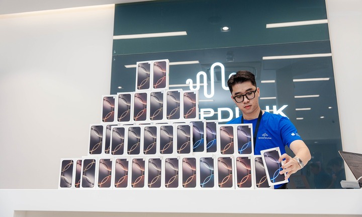 iPhone 16 thành chủ đề nóng nhất mạng xã hội Việt Nam sau 12 giờ giao hàng