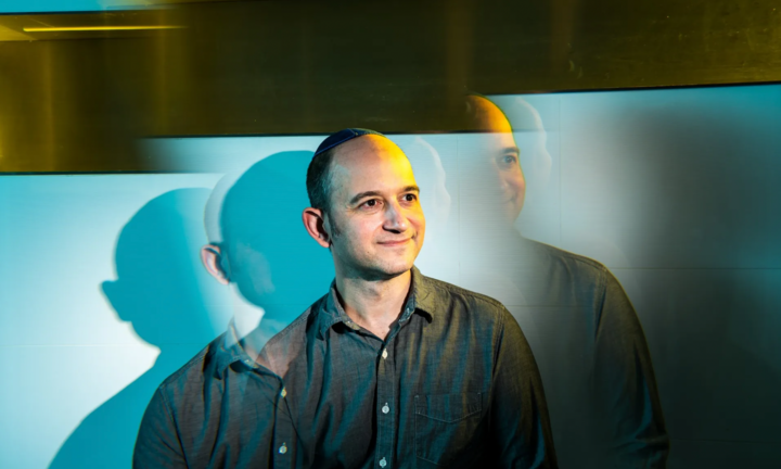 Thiên tài AI được Google bỏ gần 3 tỷ USD chiêu mộ lại là ai?