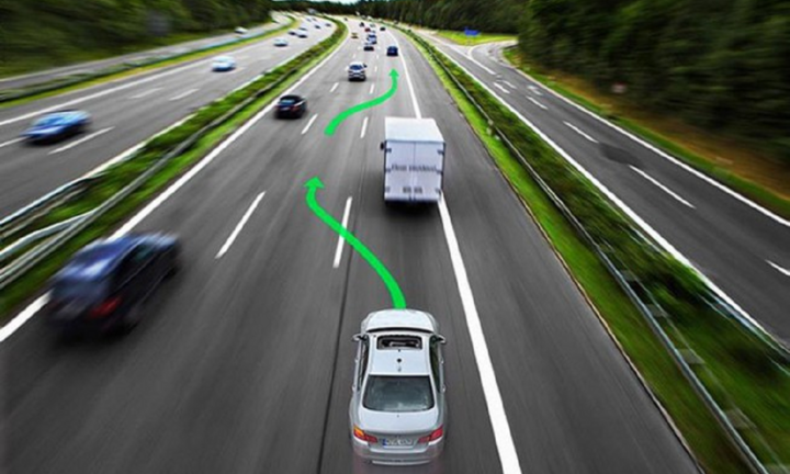 Vì sao phải nhường làn bên trái cho xe vượt?