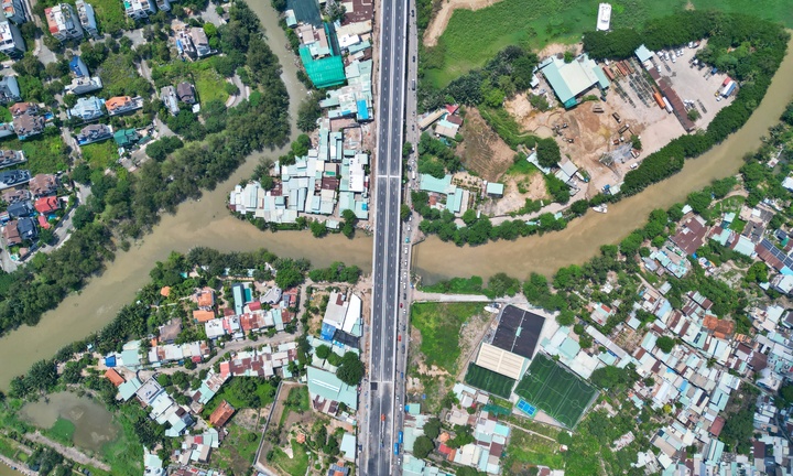 Cầu hơn 900 tỷ xoá 'nút cổ chai' cửa ngõ TP.HCM trước ngày thông xe