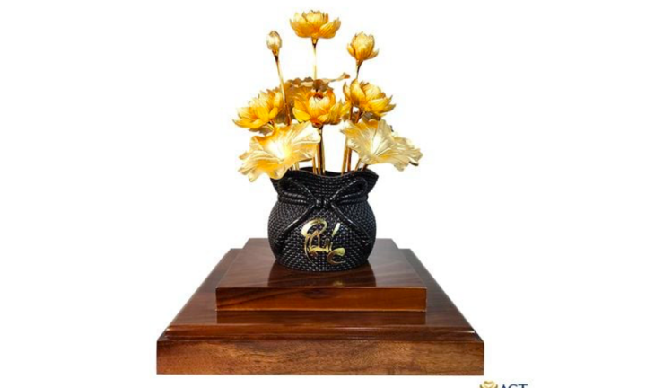 Gìn giữ tinh hoa văn hóa của làng nghề mạ dát vàng tại Việt Nam