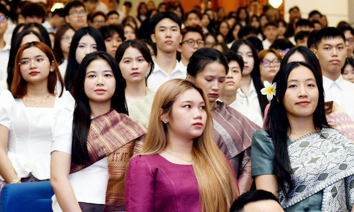 Hiệu trưởng ĐH Kinh tế quốc dân khuyên tân sinh viên học cách đối diện khó khăn