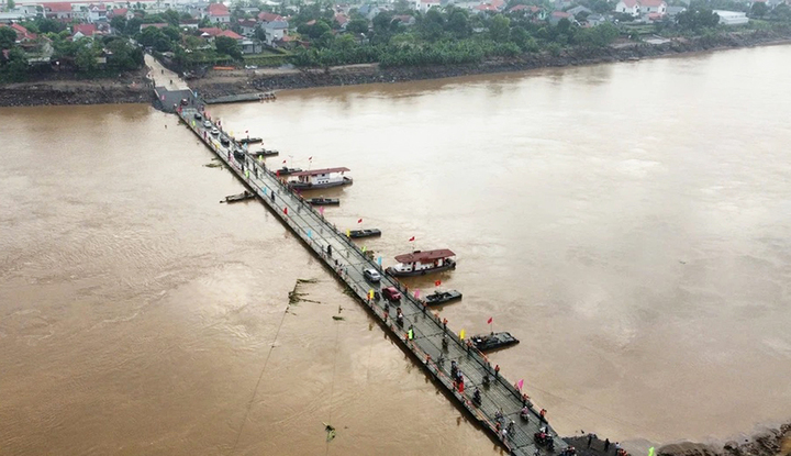 Cầu phao Phong Châu bắt đầu hoạt động từ sáng nay