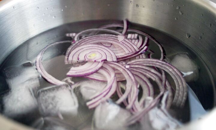 Ngâm hành tây trong nước lọc có tác dụng gì?