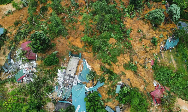 Quân đội bay flycam phát hiện 2 vết nứt dài trăm mét ở Hà Giang