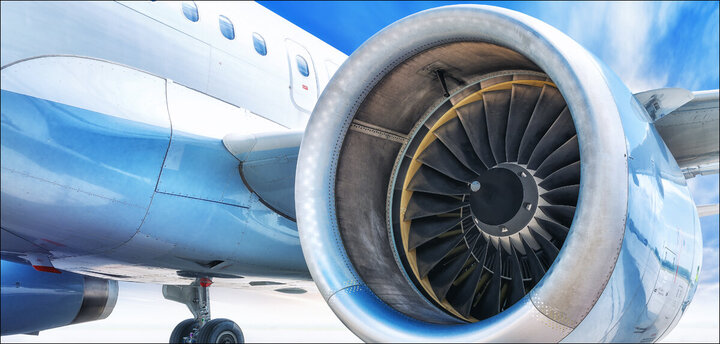 Tại sao cánh quạt của động cơ máy bay có hình vòng xoáy?