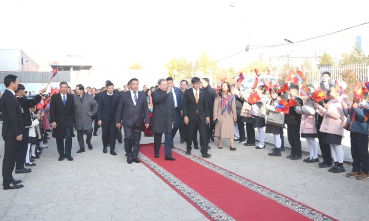 Tổng Bí thư, Chủ tịch nước thăm Trường mang tên Chủ tịch Hồ Chí Minh tại Mông Cổ